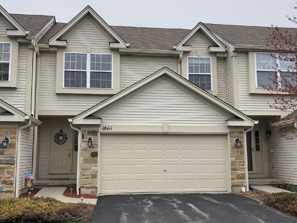 Townhomes Sold Maplewood Court Grayslake Illinois, 1861 Maplewood