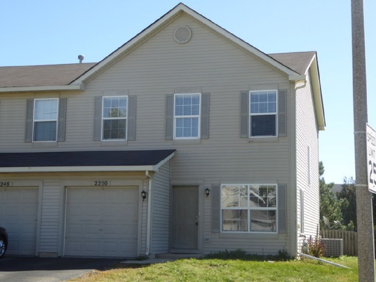 Townhomes & Homes Rented Lakewood Creek Montgomery Illinois, 2250 Margaret