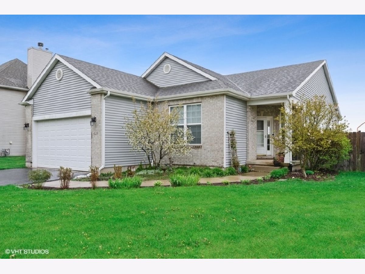 Heritage Hill Estates Maple Park IL, Homes & Condos & Townhomes For Sale & For Rent Sadie