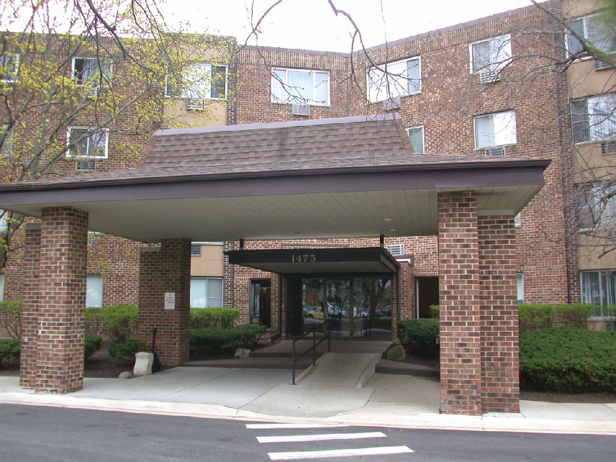 Moon Lake Village Hoffman Estates IL, Condos & Townhomes For Sale & For