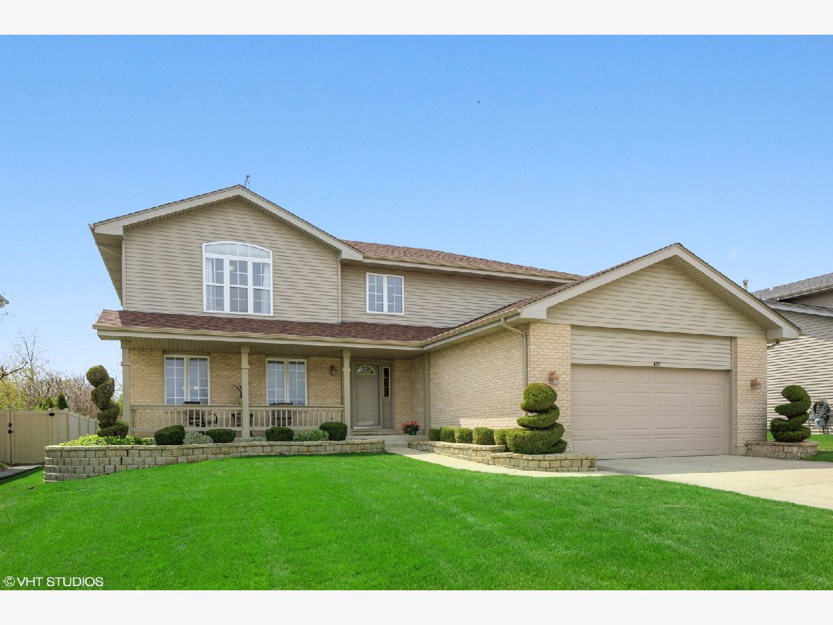 Townhomes & Condos & Homes Sold Greenbriar Glendale Heights Illinois, 425 Victoria