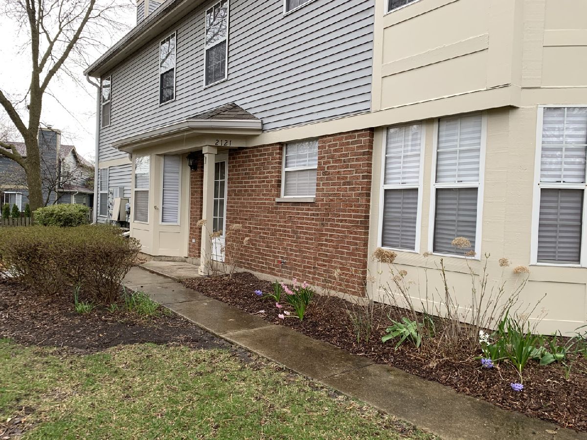 Townhomes & Condos & Homes Rented Mayfair Station Hanover Park Illinois, 2121 Camden