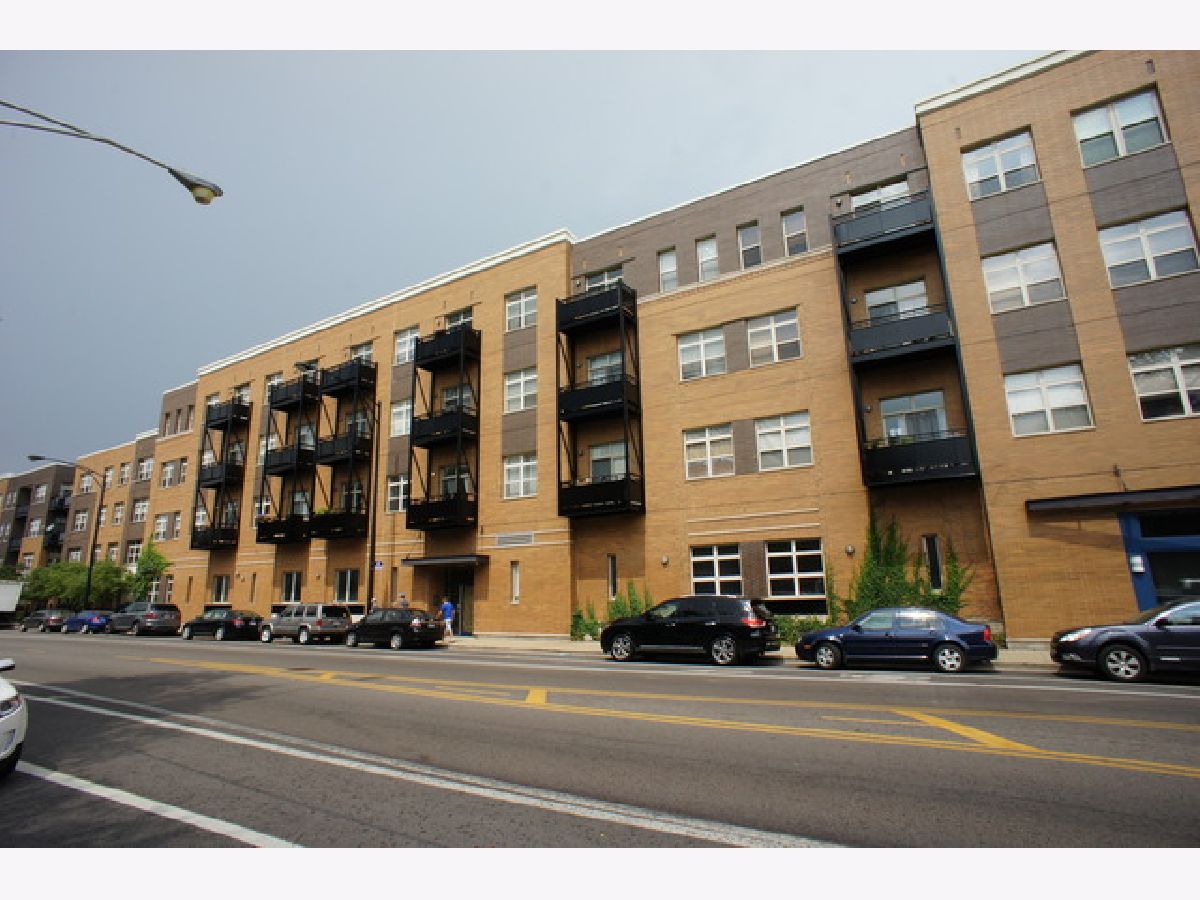 Condominiums Rented Welbourn Row Chicago Illinois, 2915 Clybourn