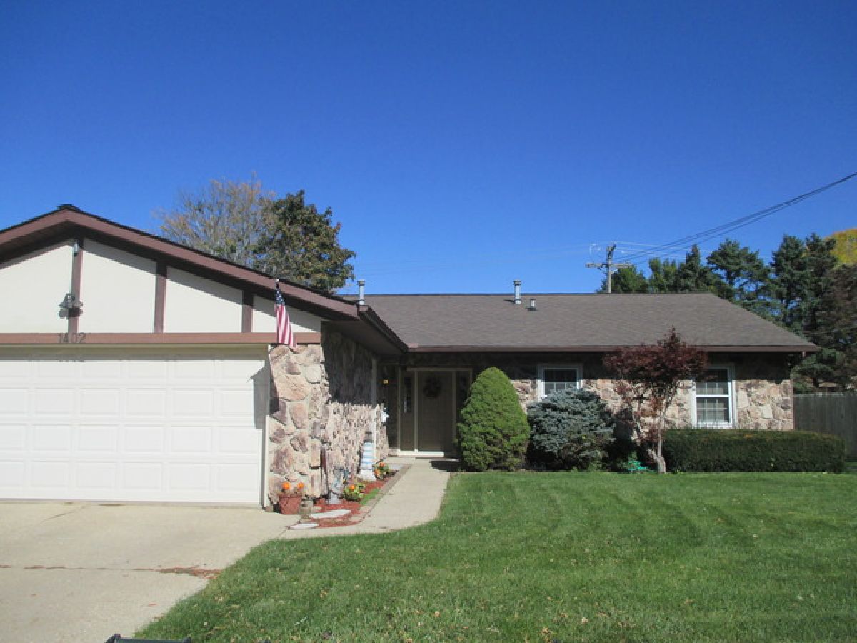  Rented Sterling Illinois, 1402 Lynn