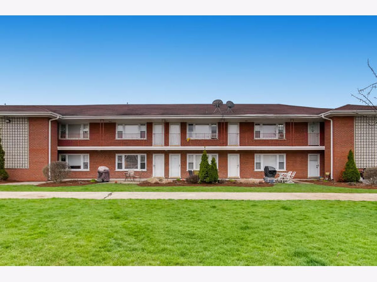 Condominiums Sold Holiday Lane Des Plaines Illinois, 1113 Holiday