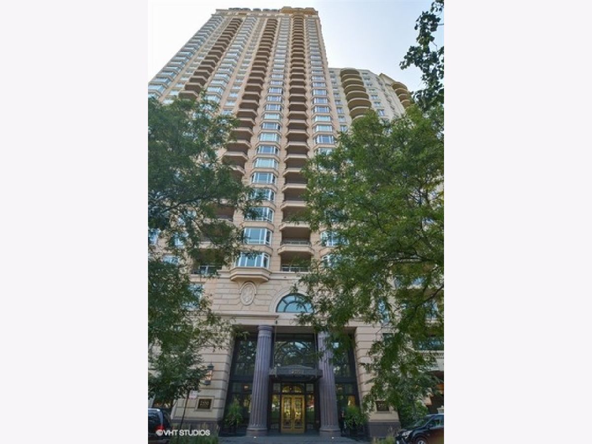 Condominiums Rented Lincoln Park 2550 Chicago Illinois, 2550 Lakeview