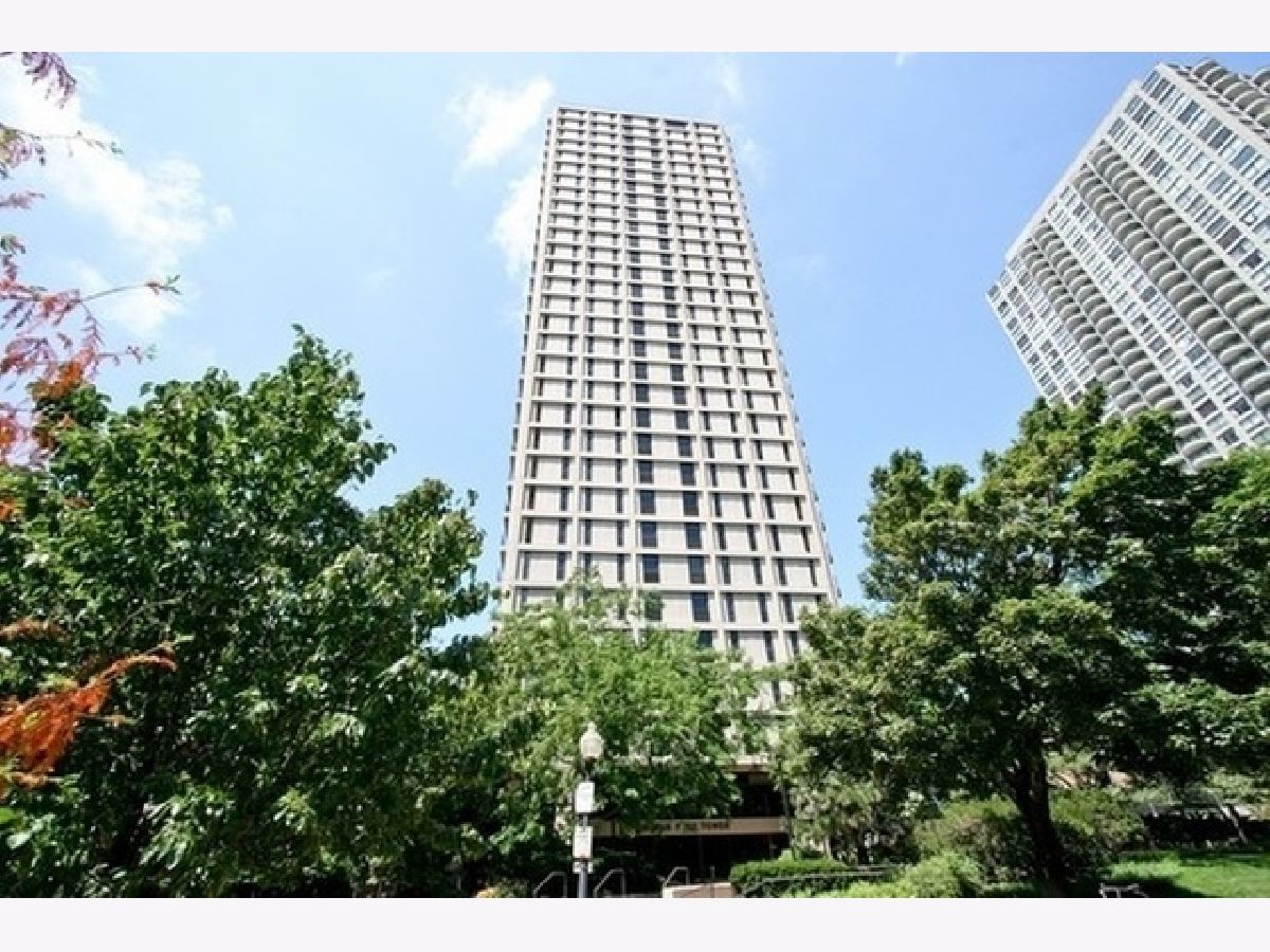 Condominiums Sold Lincoln Park Towers Chicago Illinois, 1960 Lincoln Park West