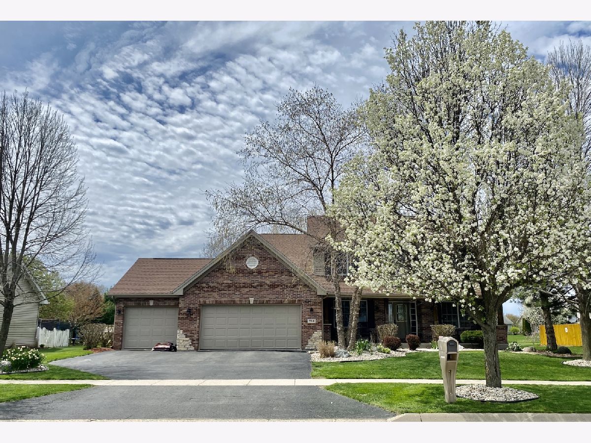Homes & Condominiums Sold Riverbend Belvidere Illinois, 214 Bear Dusk