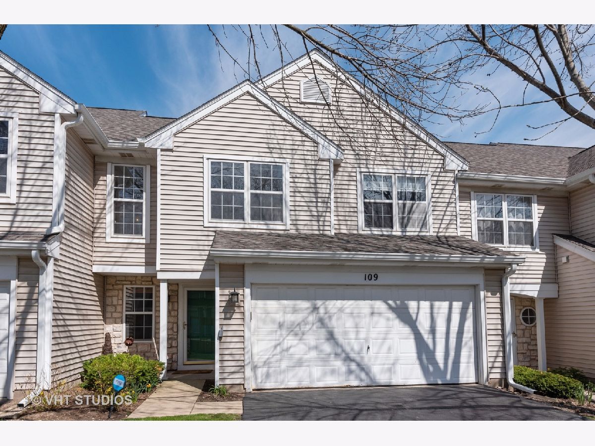 Townhomes Sold Library Hill Wauconda Illinois, 109 Parkview