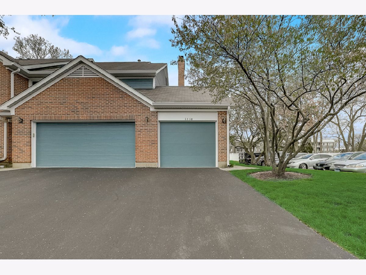 Arlington On The Ponds Arlington Heights IL, Townhomes & Condos & Homes