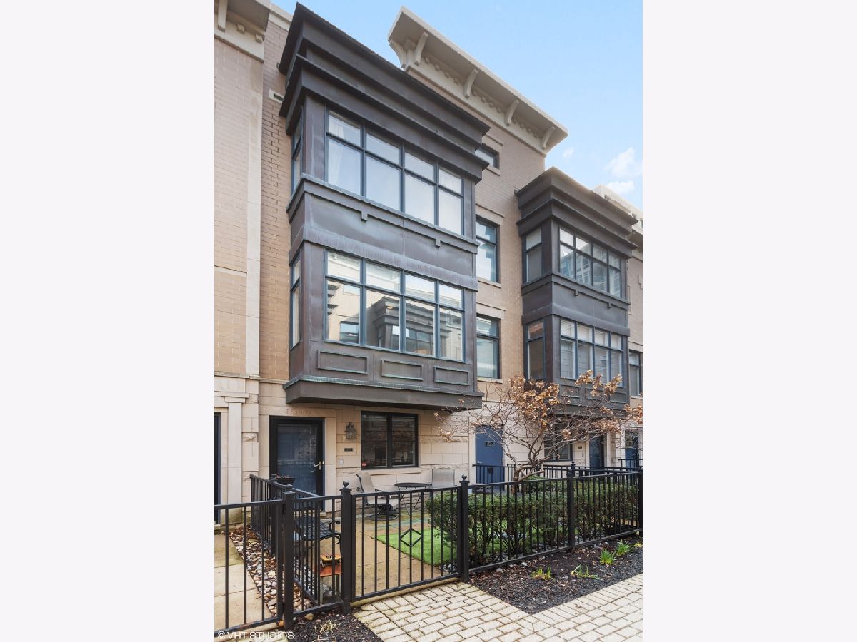 Townhomes Rented Kensington Park Chicago Illinois, 1830 Indiana