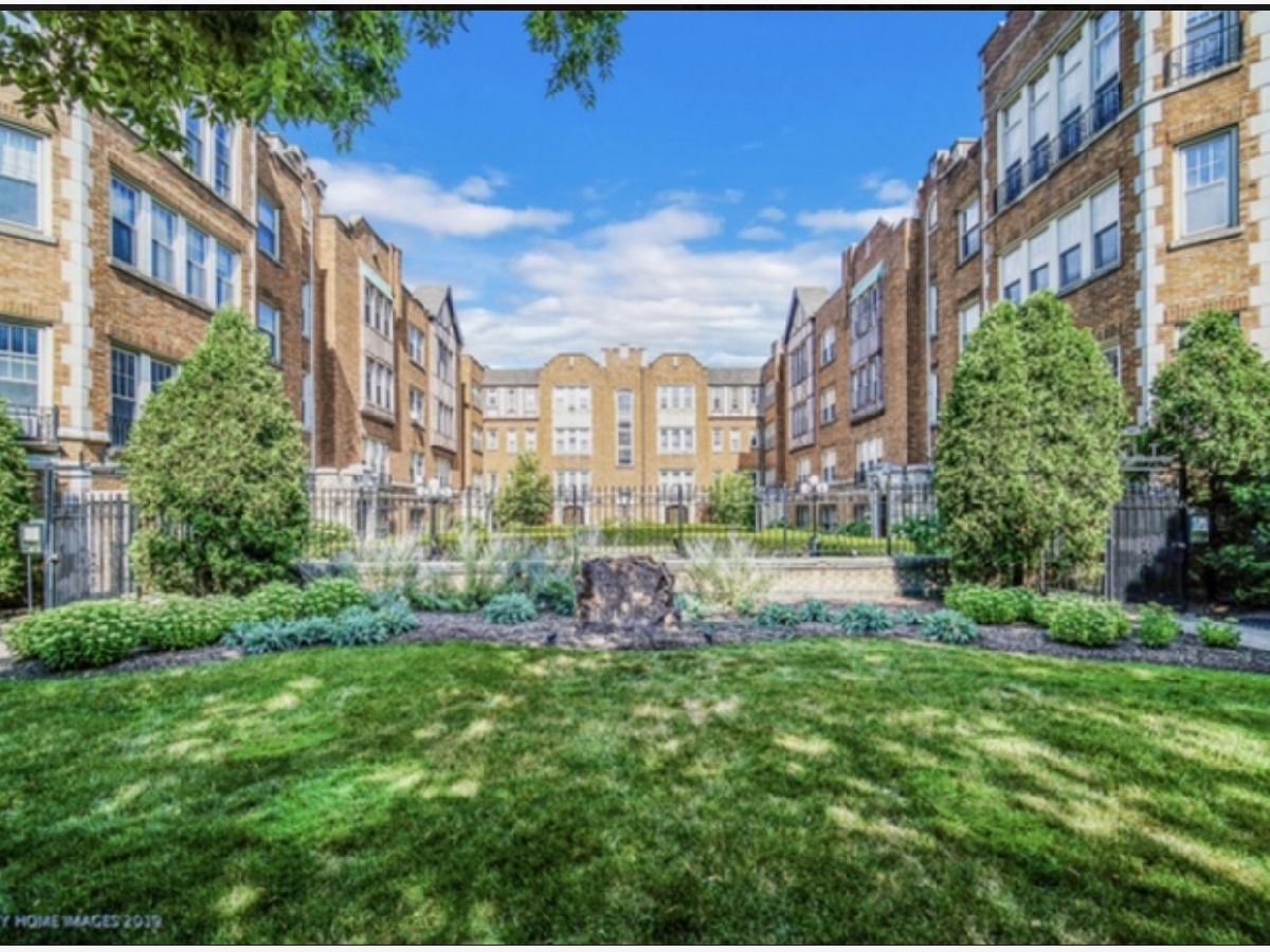 Condominiums Rented Longwood Towers Chicago Illinois, 10921 Longwood