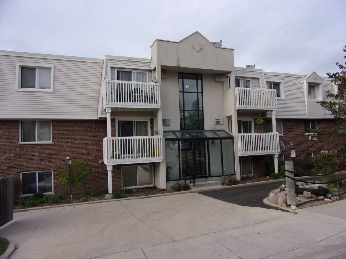 Condominiums Rented Lakeside Condos Wauconda Illinois, 155 Mill