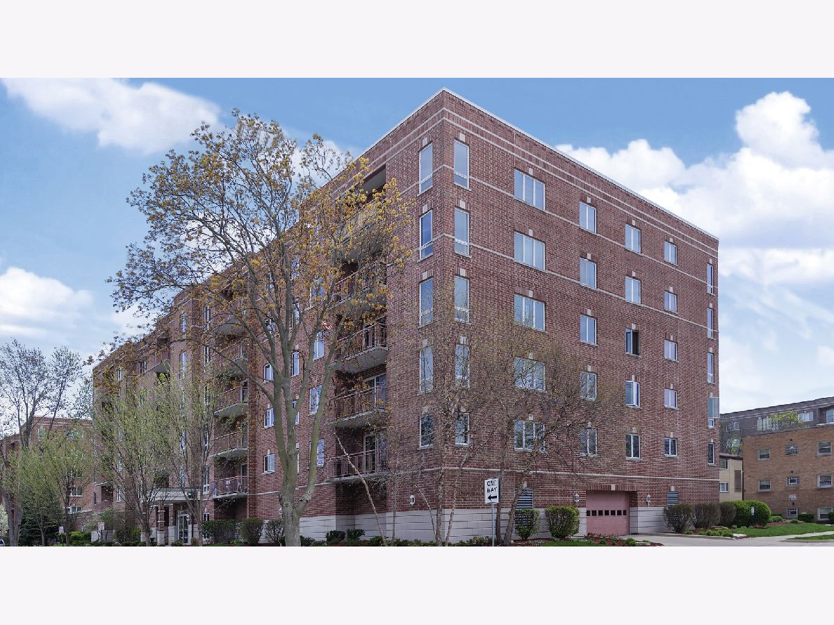 Condominiums Sold Park Laurel Des Plaines Illinois, 1327 Washington