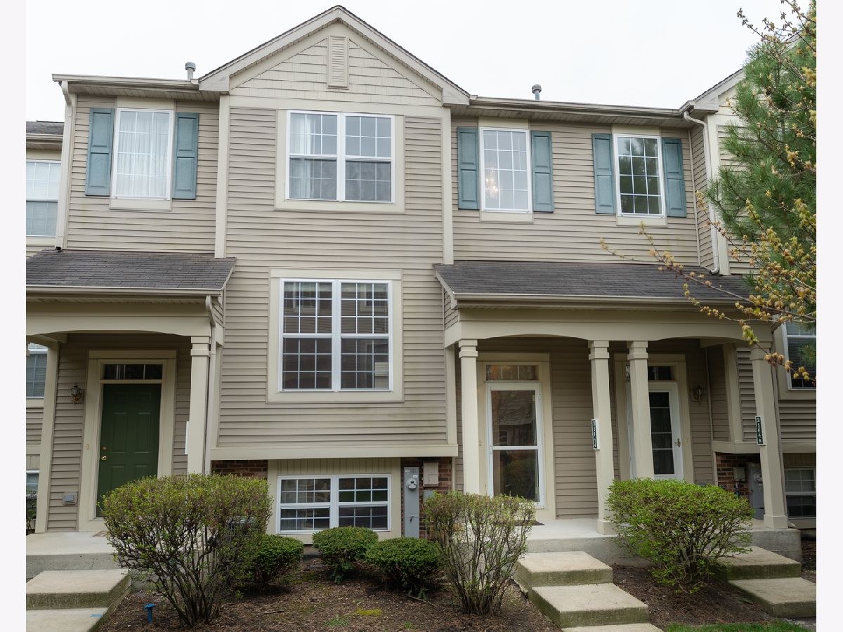  Rented Lakemoor Illinois, 31644 Tall Grass