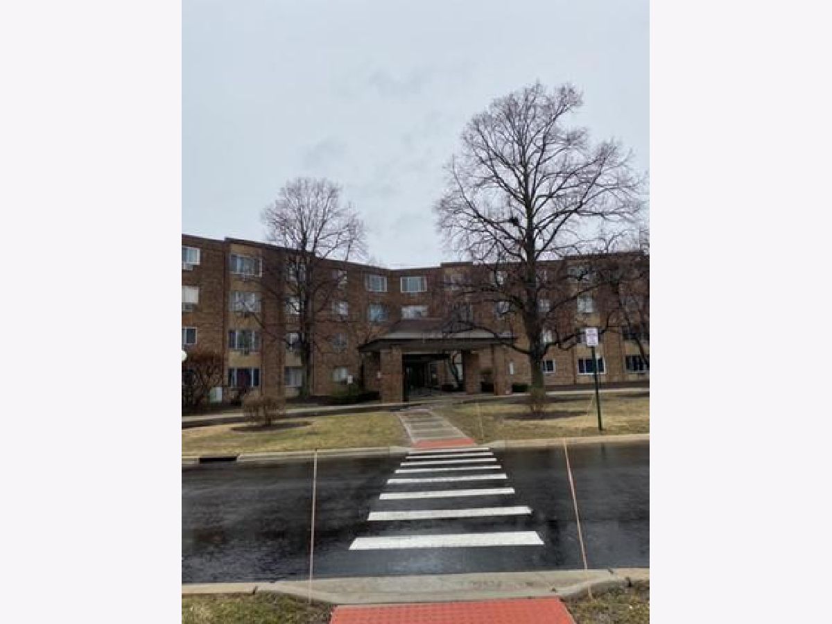 Moon Lake Village Hoffman Estates IL, Condos & Townhomes For Sale & For