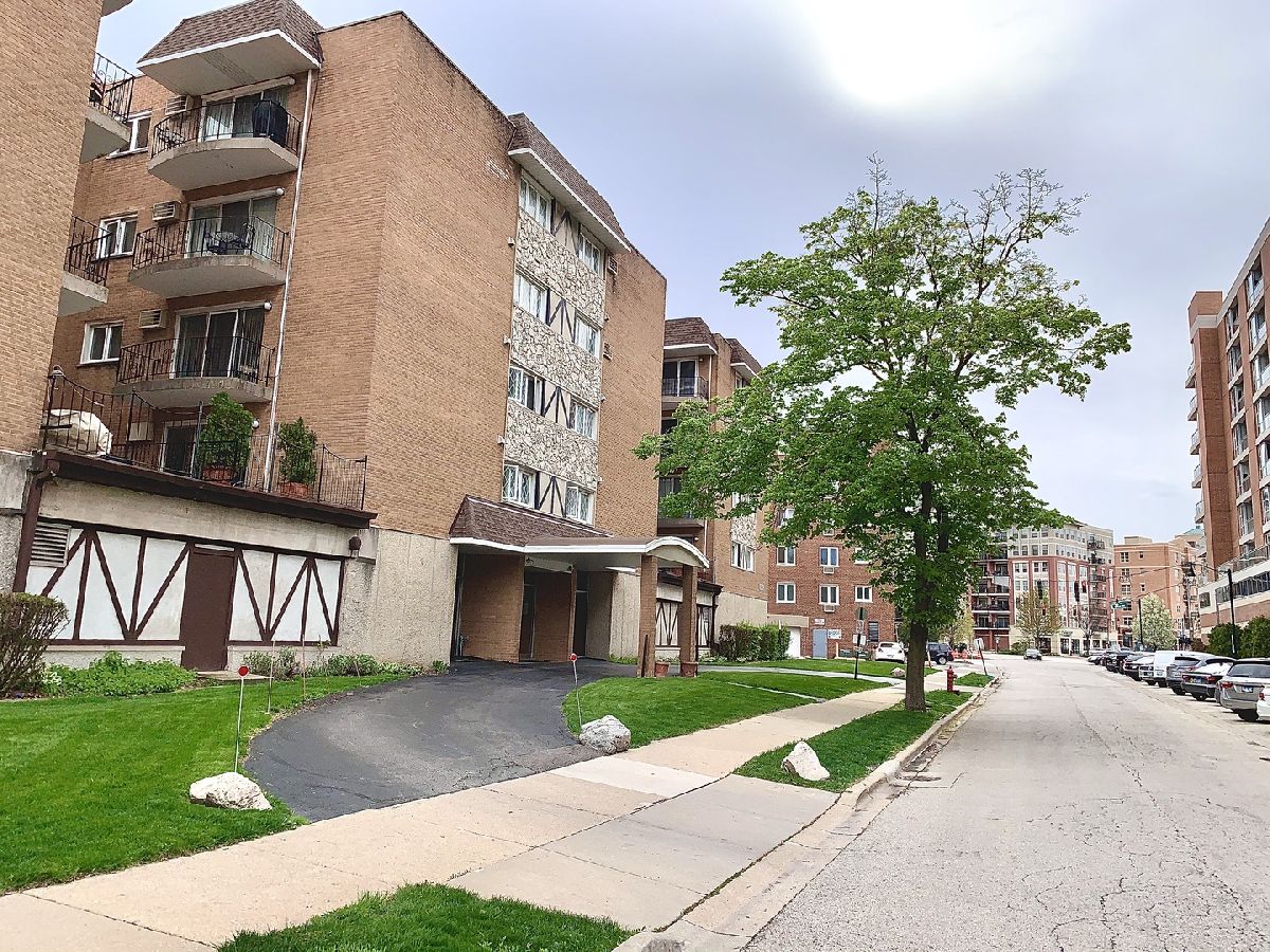 Condominiums Sold Cambridge House Des Plaines Illinois, 1633 River