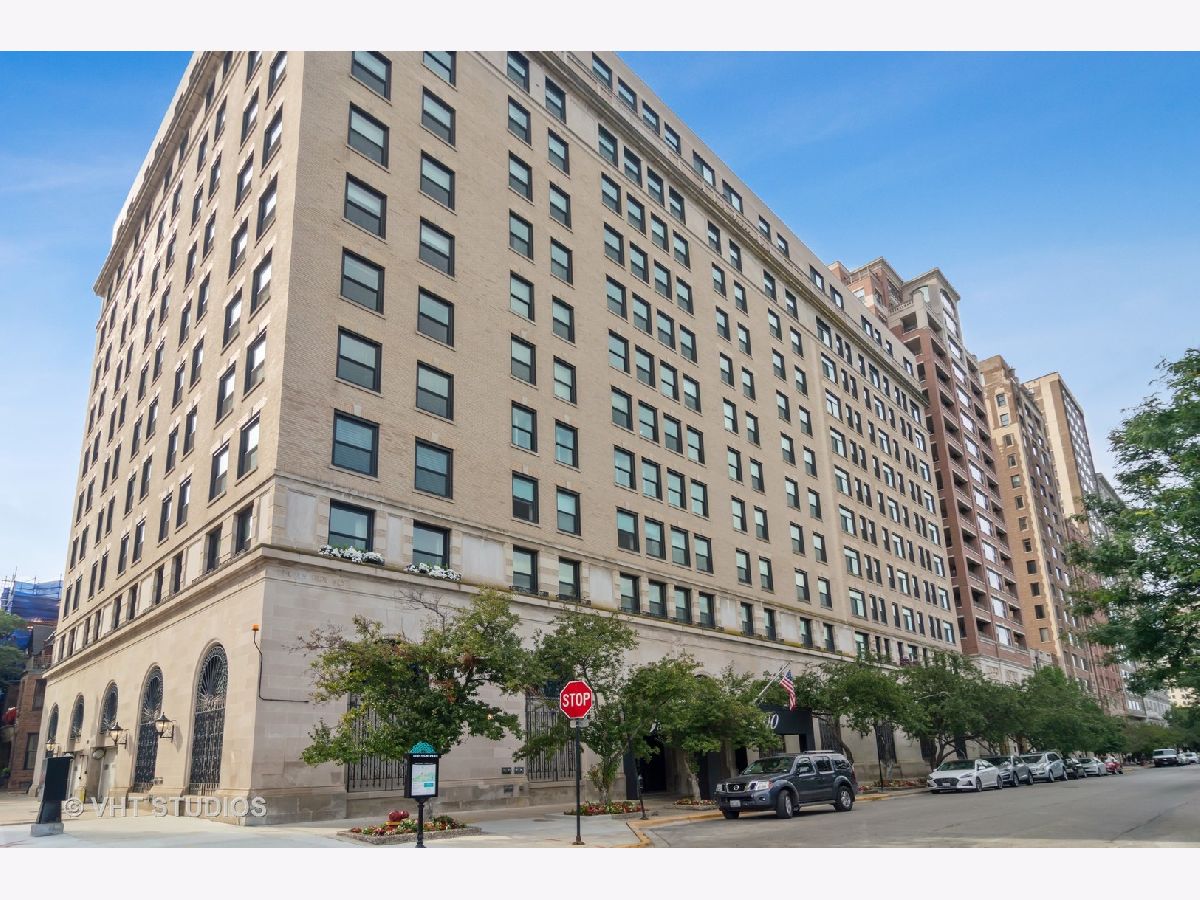 Condominiums Sold Pierre Chicago Illinois, 2100 Lincoln Park West