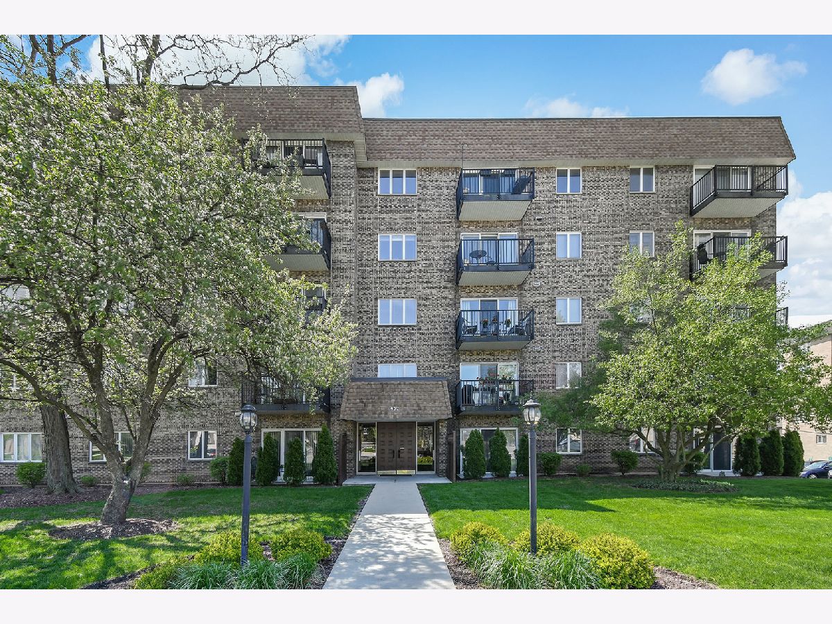 Condominiums Sold Maple Way Condominums Downers Grove Illinois, 907 Curtiss