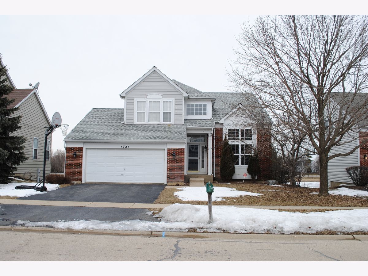 Homes Rented Heron Bay Lake In The Hills Illinois, 4325 Barharbor