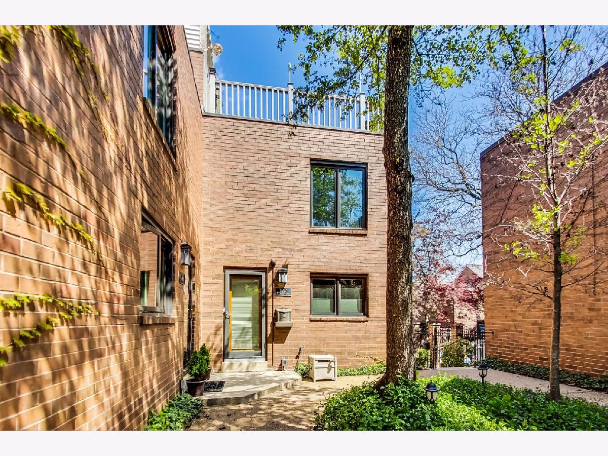 Townhomes Sold Clusters On Vine Chicago Illinois, 1657 Vine