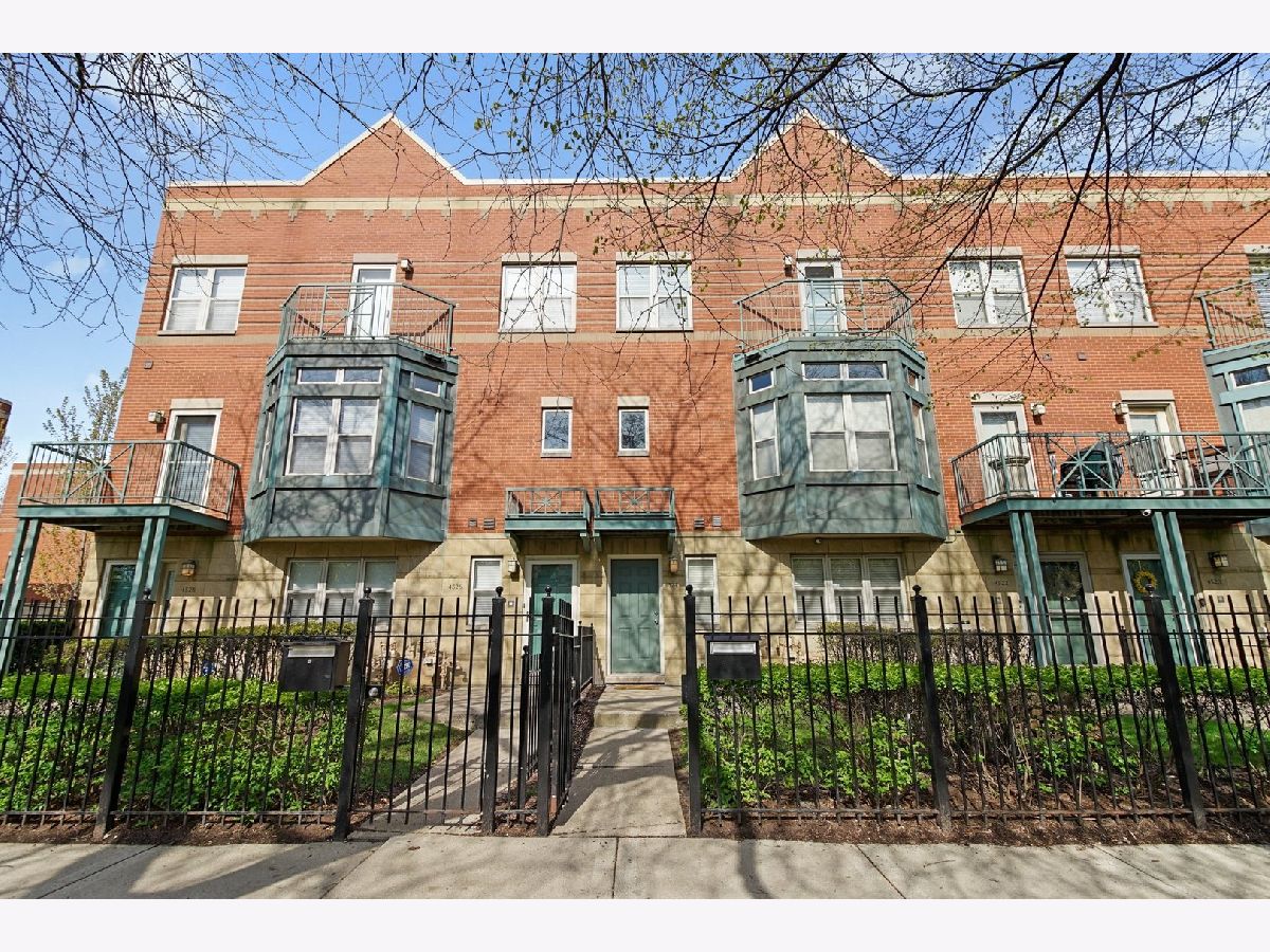 Townhomes & Condos Sold Shakespeare Court Chicago Illinois, 4524 Woodlawn