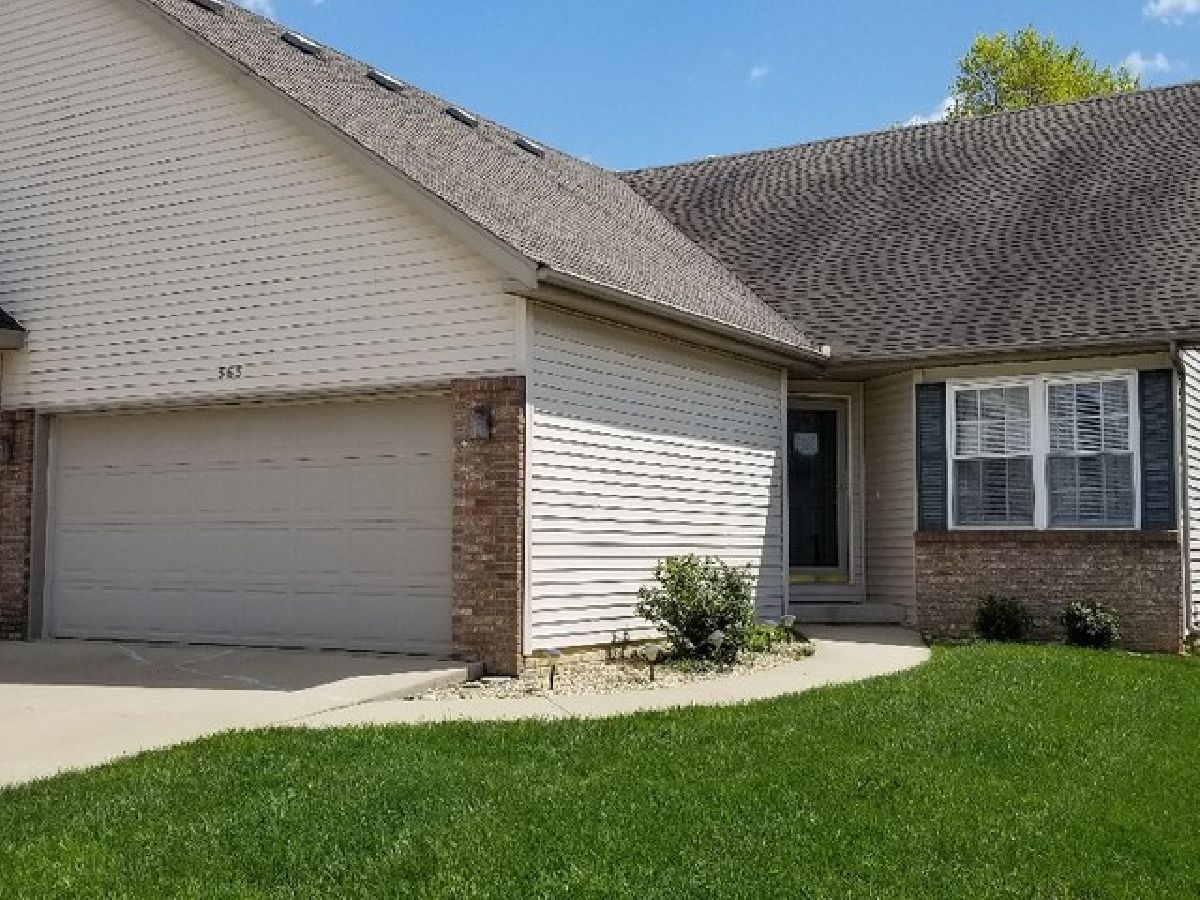 Condos & Townhomes Sold Beechwood Commons Normal Illinois, 565 Beechwood