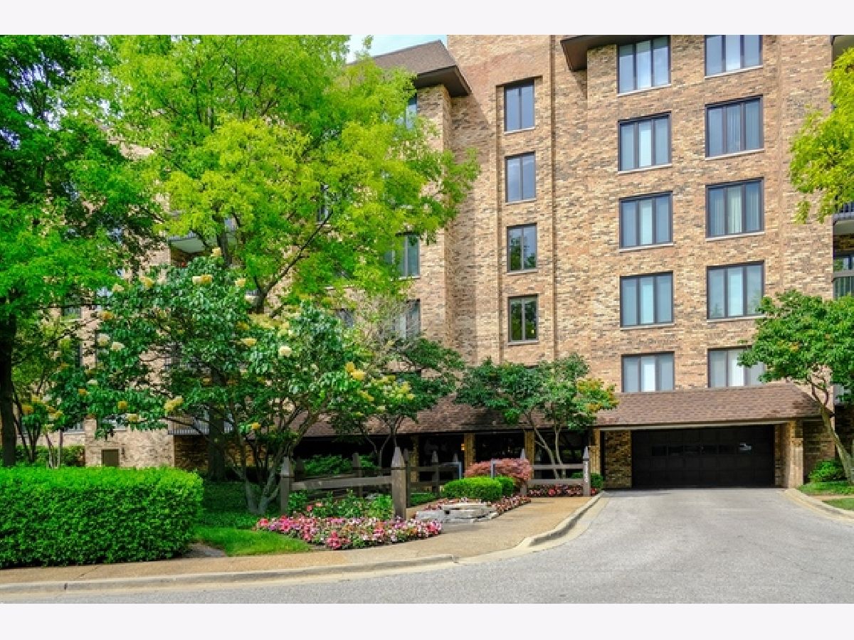 Mission Hills Northbrook IL, Condos & Townhomes & Homes For Sale & For