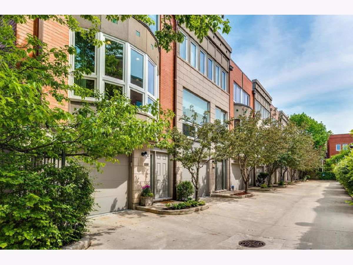 Townhomes Rented Tamerlane Chicago Illinois, 2669 Greenview