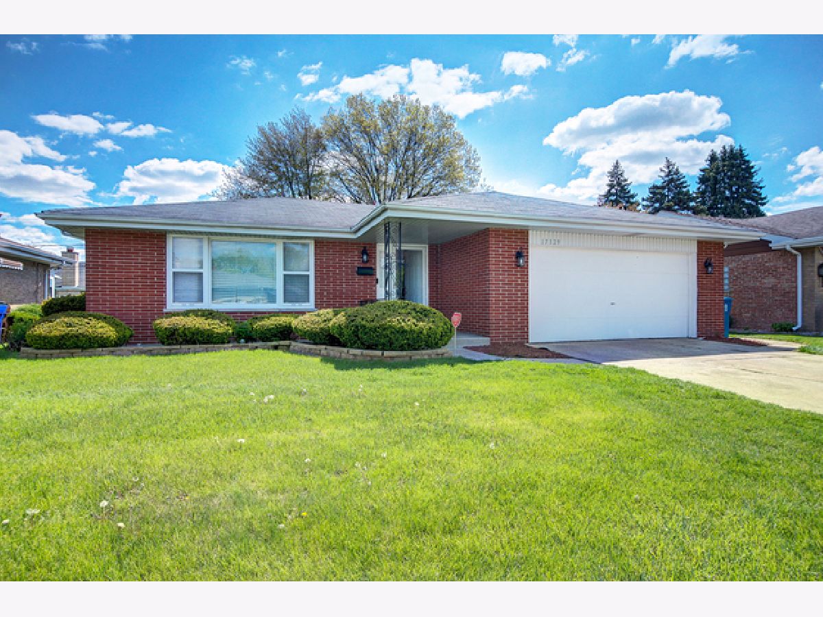 Homes Sold Catalina South Holland Illinois, 17129 Dobson