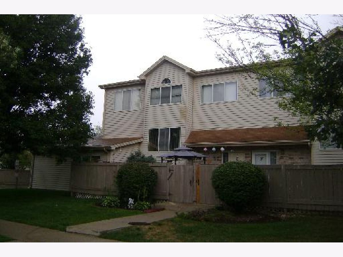 Townhomes & Condos Rented Fox Chase Aurora Illinois, 302 Park Ridge