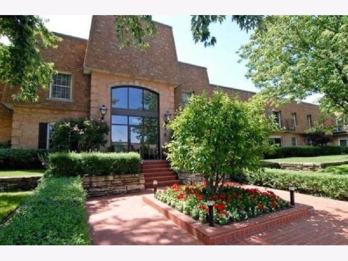 Condominiums Rented Brooke Estates Highland Park Illinois, 1230 Park