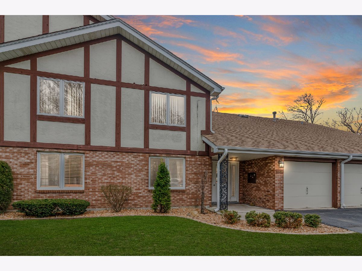 Condos & Townhomes Sold Royal Oaks Palos Hills Illinois, 7937 107th