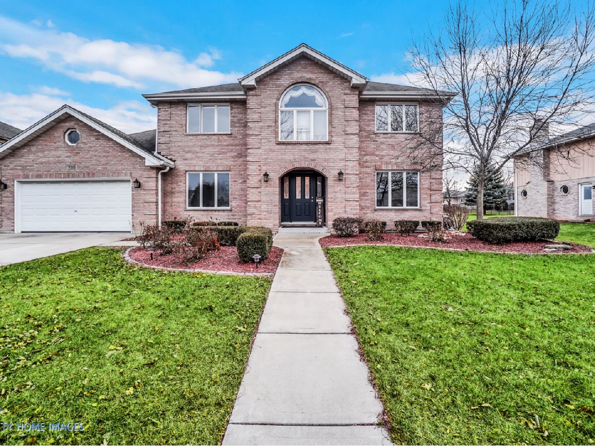 Homes Sold Wildwood Club Estates New Lenox Illinois, 700 Misty Creek