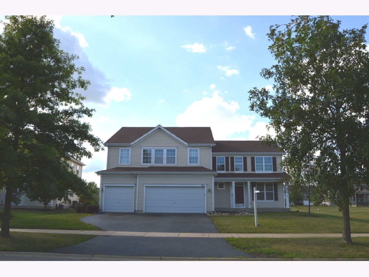 Townhomes & Homes Rented Southbury Oswego Illinois, 821 Preston