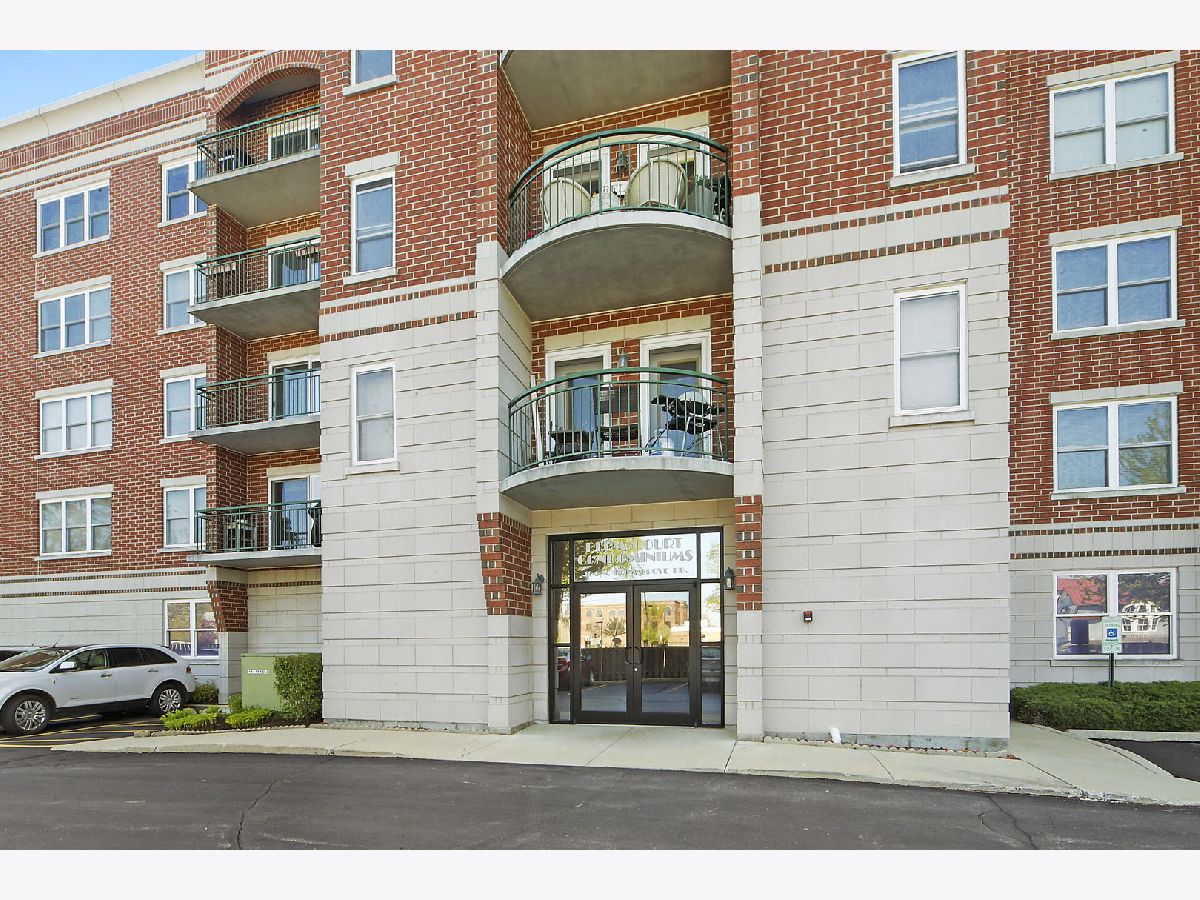 Condominiums Sold Plum Court Palatine Illinois, 104 Plum Grove