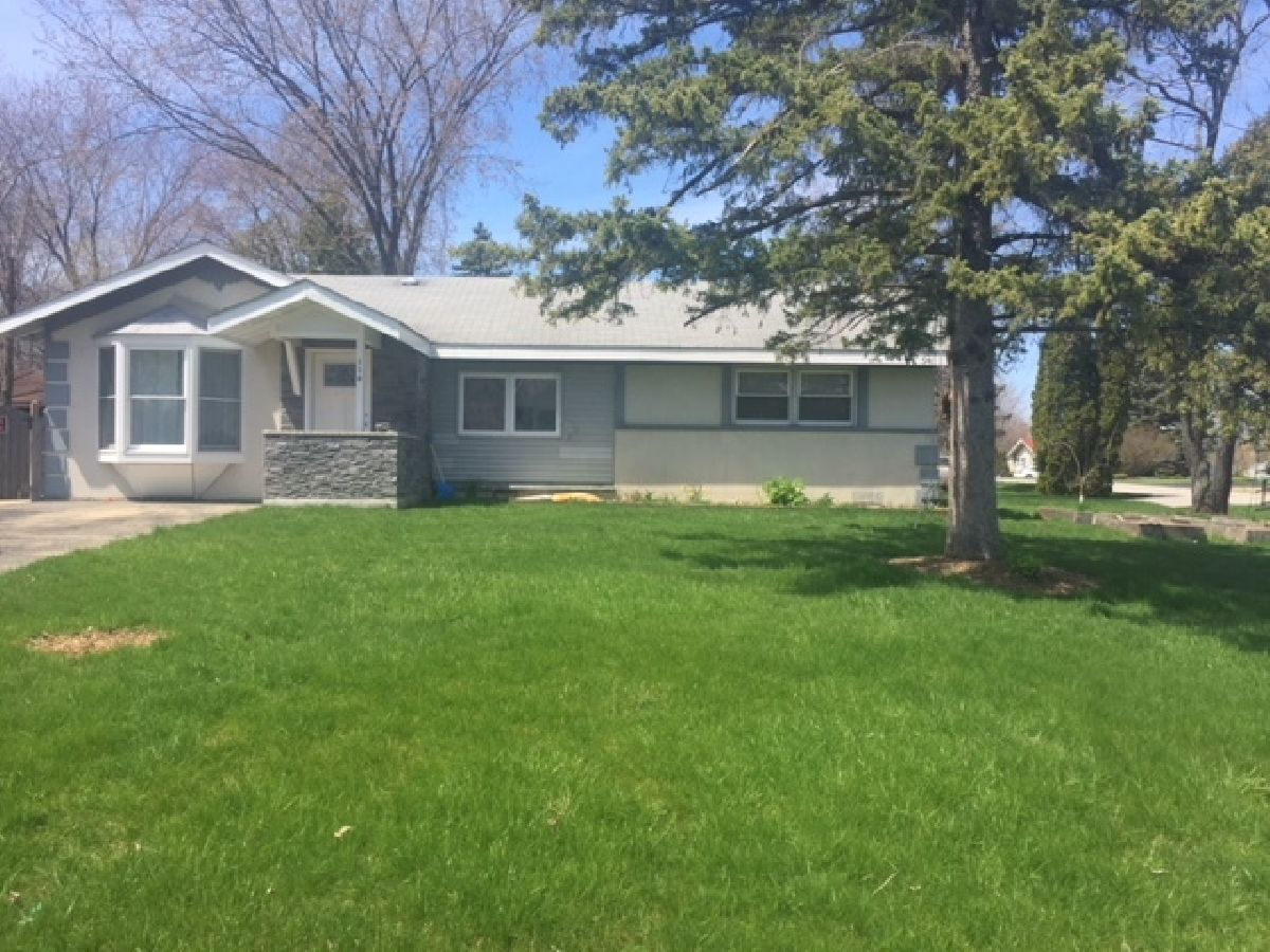 Homes Rented Venetian Village Lindenhurst Illinois, 110 White Oak