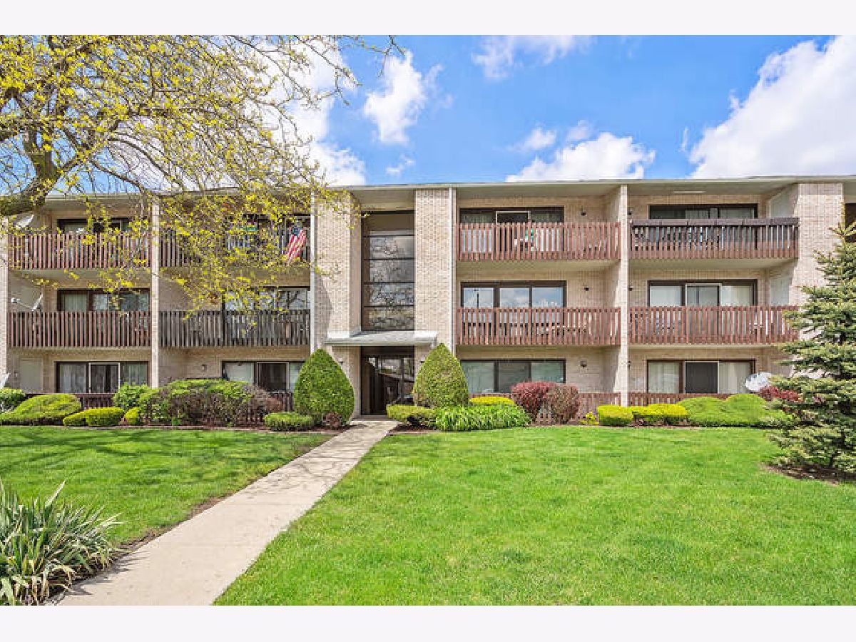 Condominiums Sold Briartree Burbank Illinois, 5051 Briartree