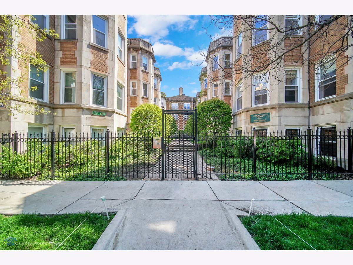 Condominiums Rented Wrigley View Village Chicago Illinois, 877 Cornelia