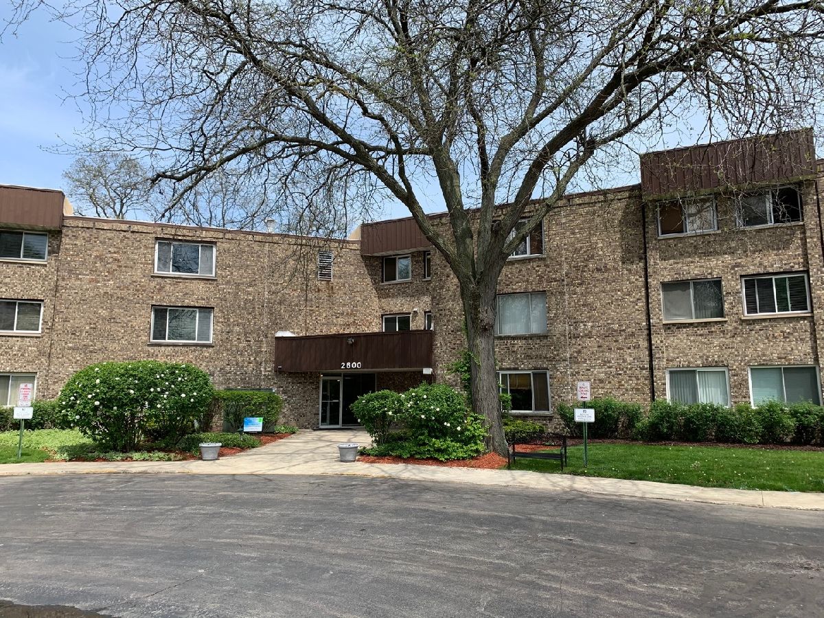 Condominiums Rented Brookwood Rolling Meadows Illinois, 2600 Brookwood Way