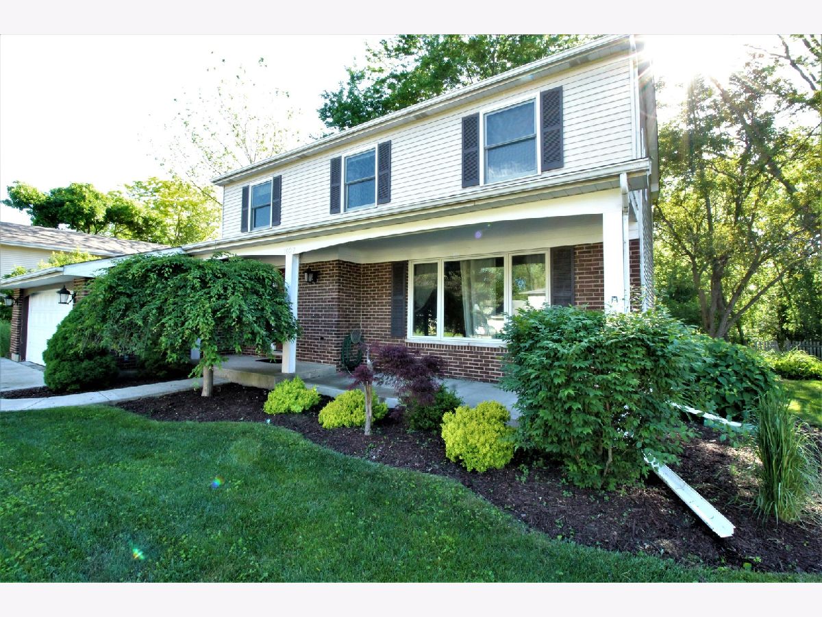 Homes & Condos & Townhomes Rented Cambridge Libertyville Illinois, 1027 Dawes