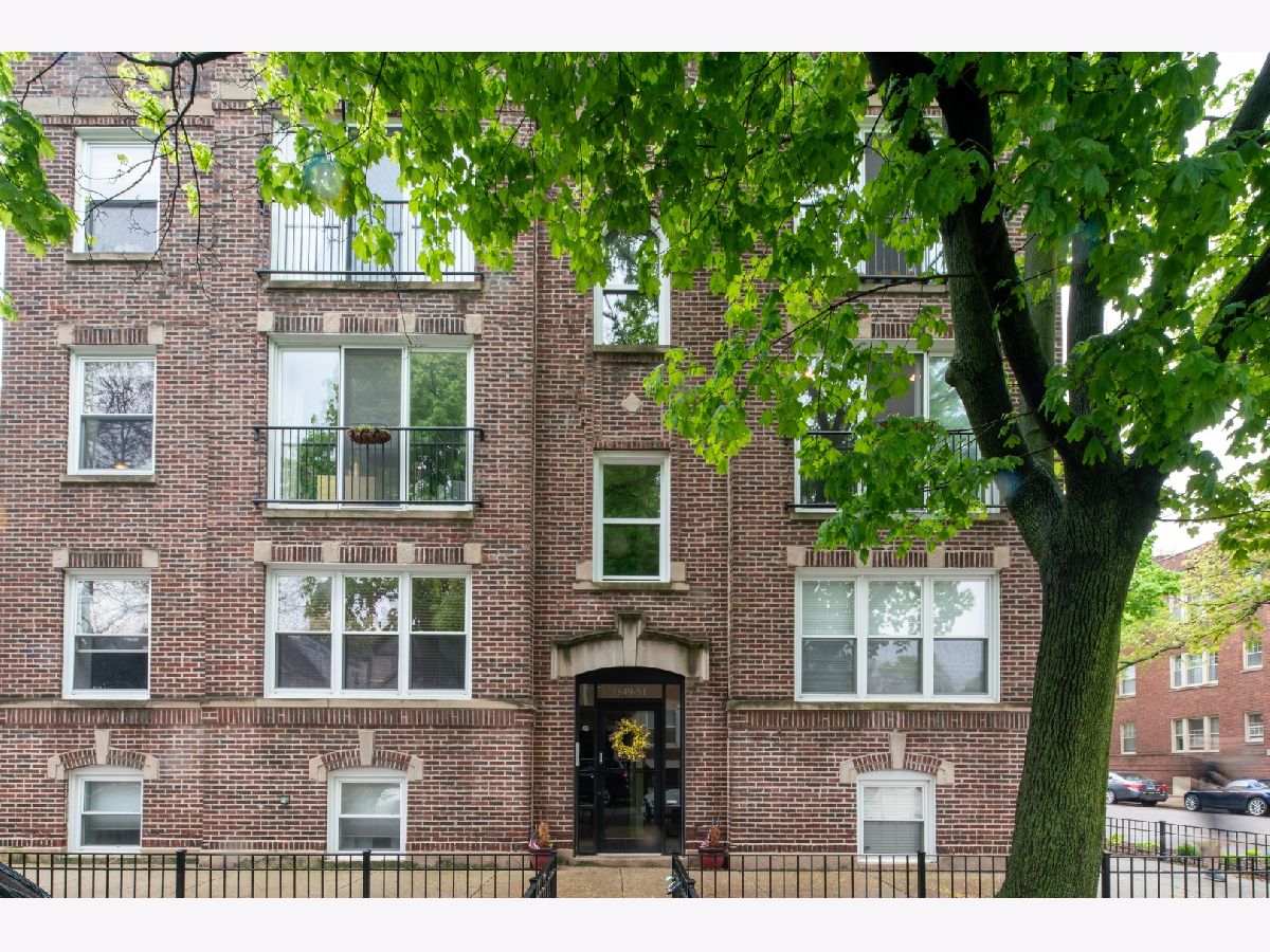 Townhomes & Condos Sold Wolcott Row Chicago Illinois, 1851 Newport