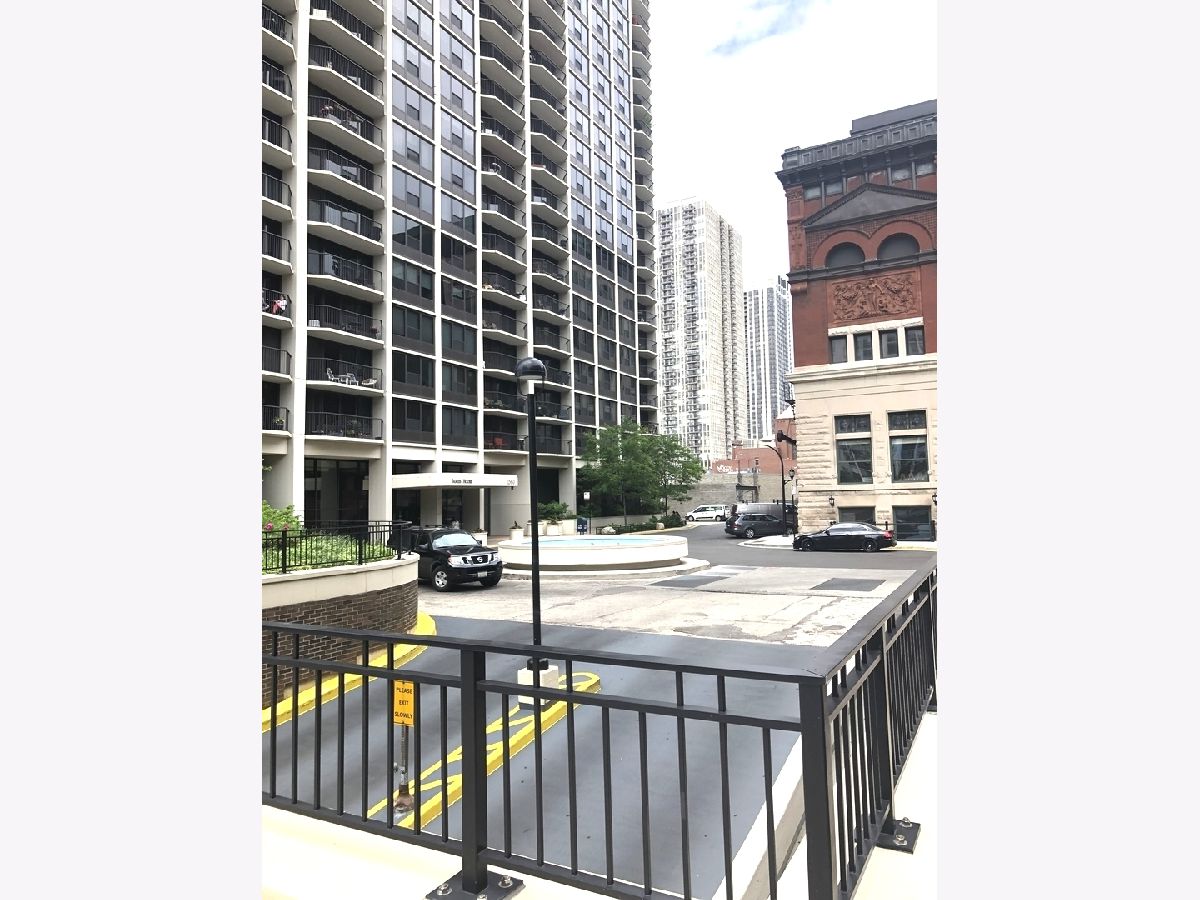 Condominiums Rented Sandburg Chicago Illinois, 1560 Sandburg