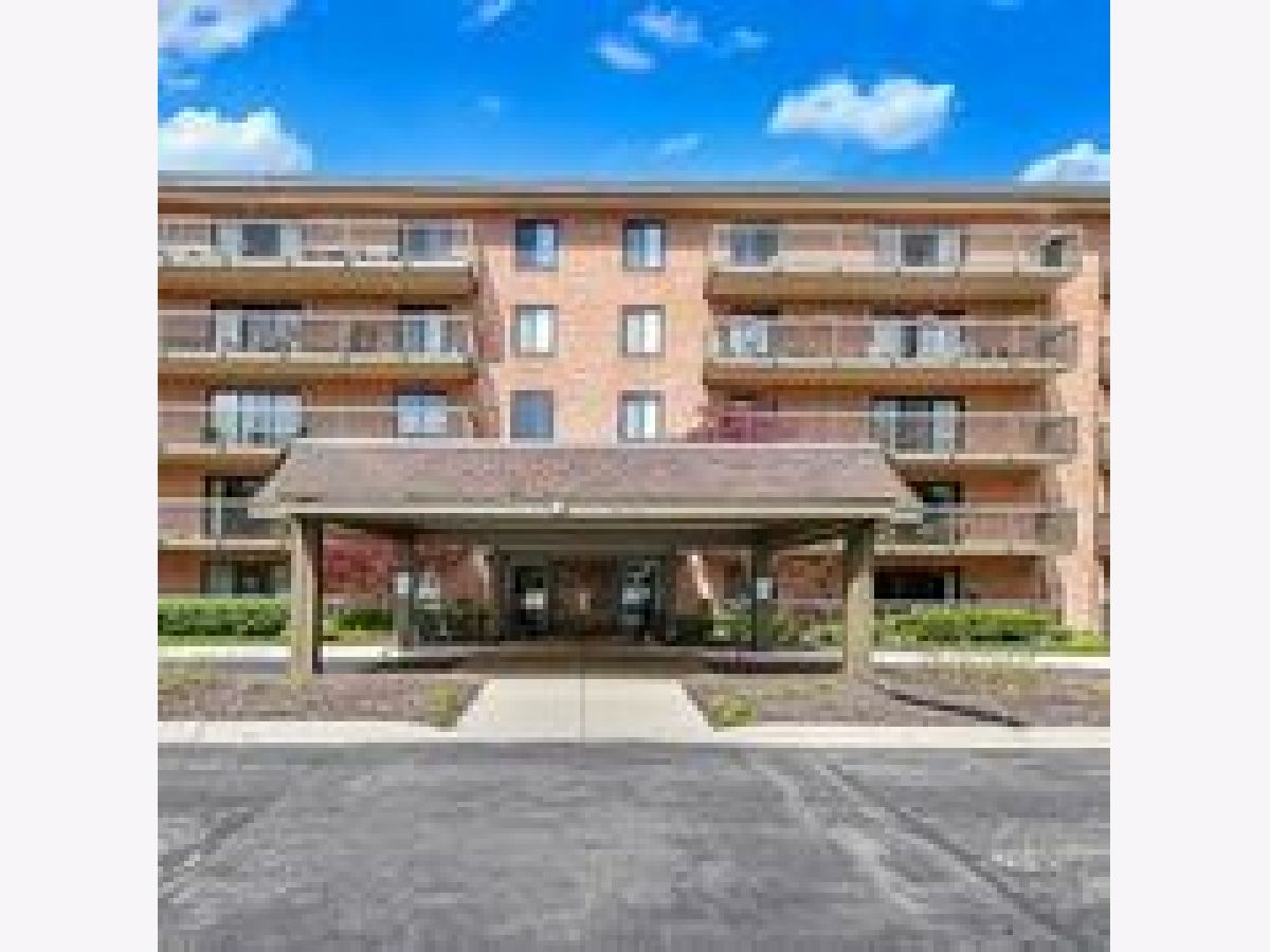 Condominiums Sold The Lawns Willowbrook Illinois, 6443 Clarendon Hills