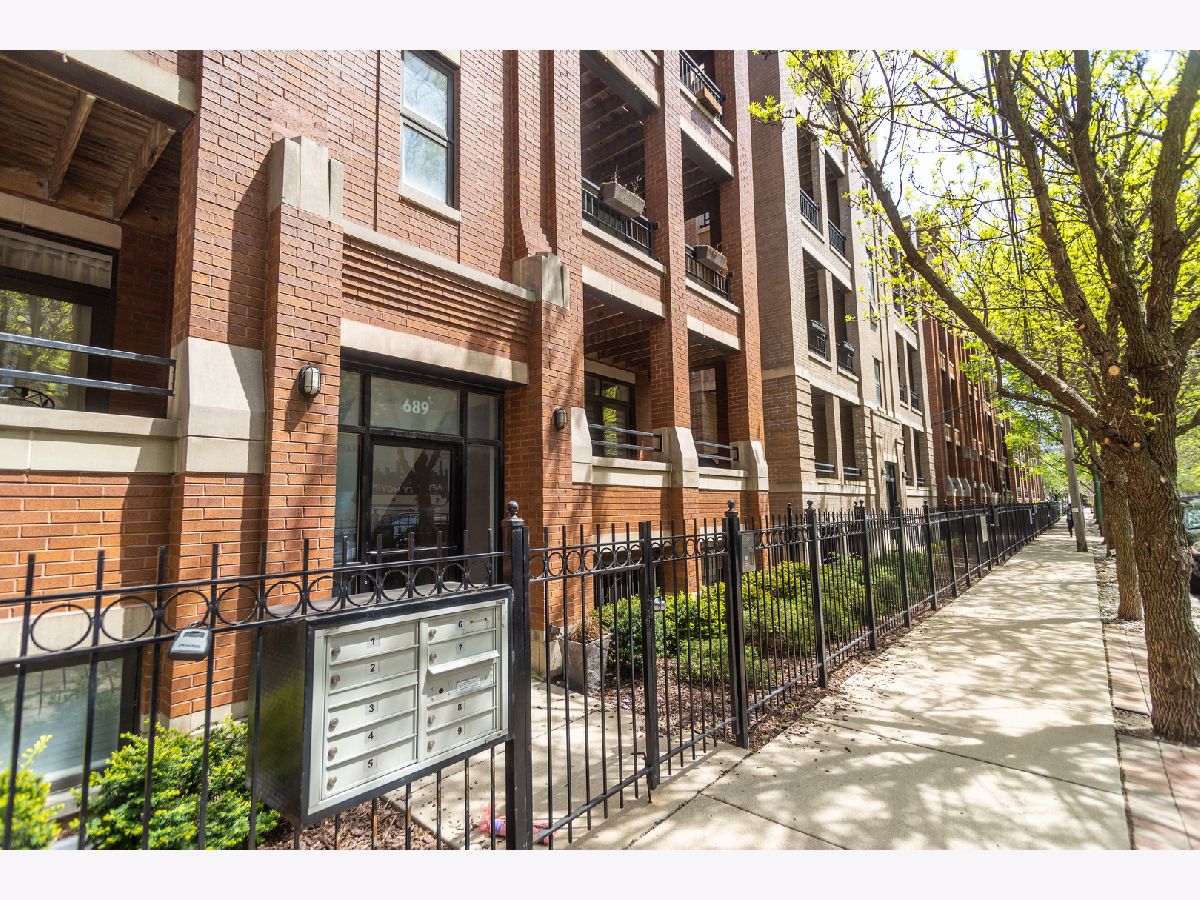 Condominiums Rented Marquette Row Chicago Illinois, 689 Peoria