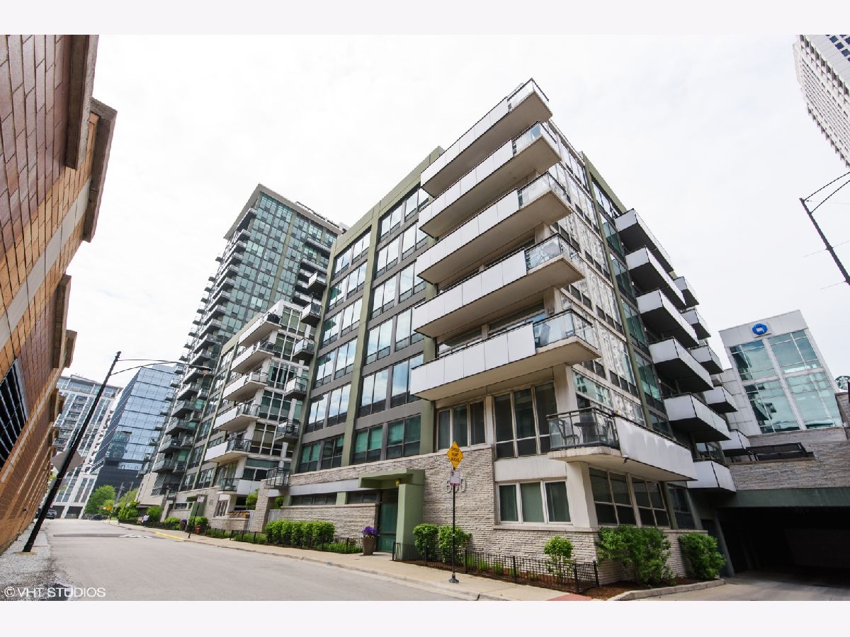 Condominiums Rented Trio Chicago Illinois, 650 Wayman