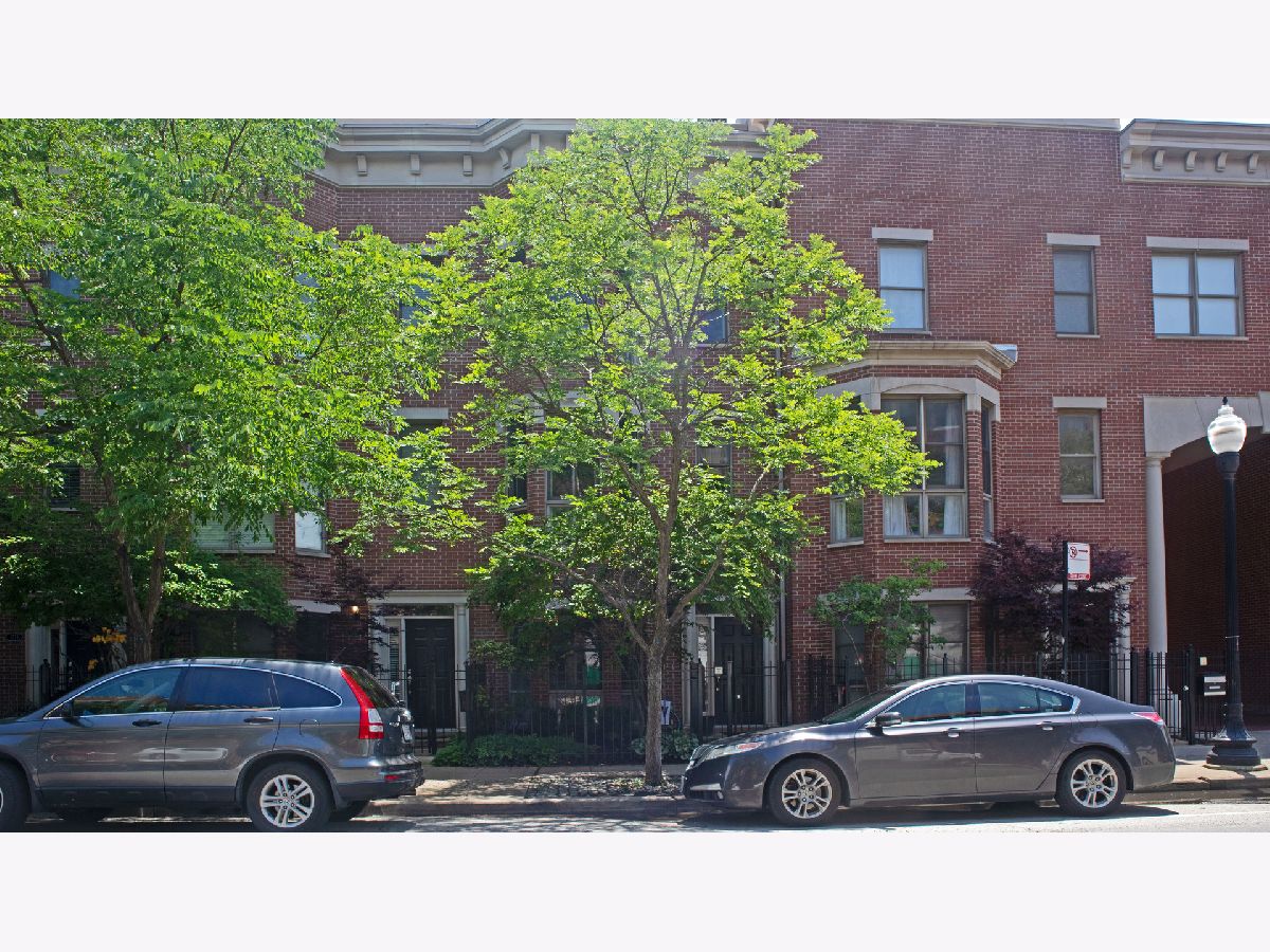 Townhomes Rented Avenue B Townhomes Chicago Illinois, 1719 Belmont