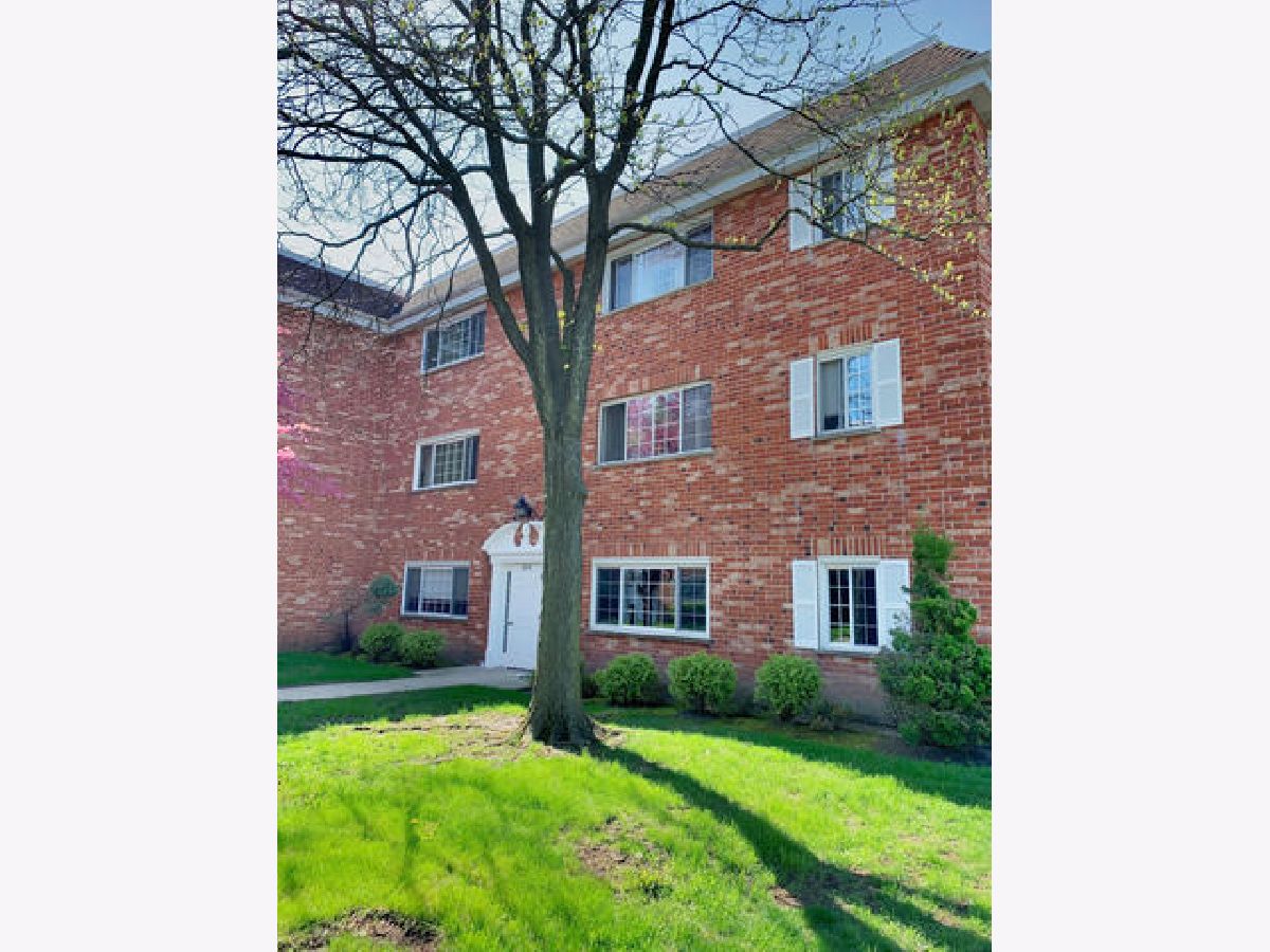 Condos & Townhomes Sold Burning Bush Niles Illinois, 6874 Touhy