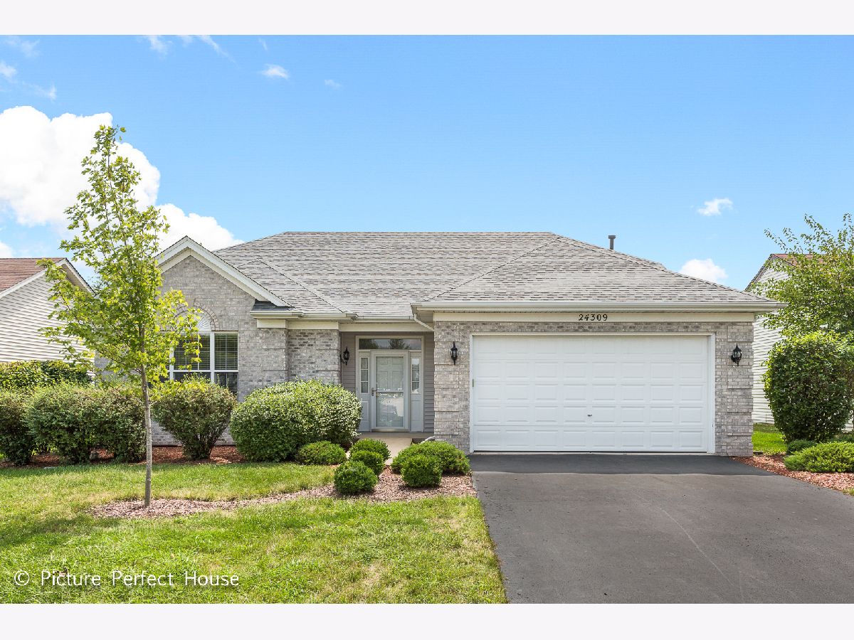 Homes & Townhomes & Condos Rented Heritage Meadows Plainfield Illinois, 24309 Whispering Trails