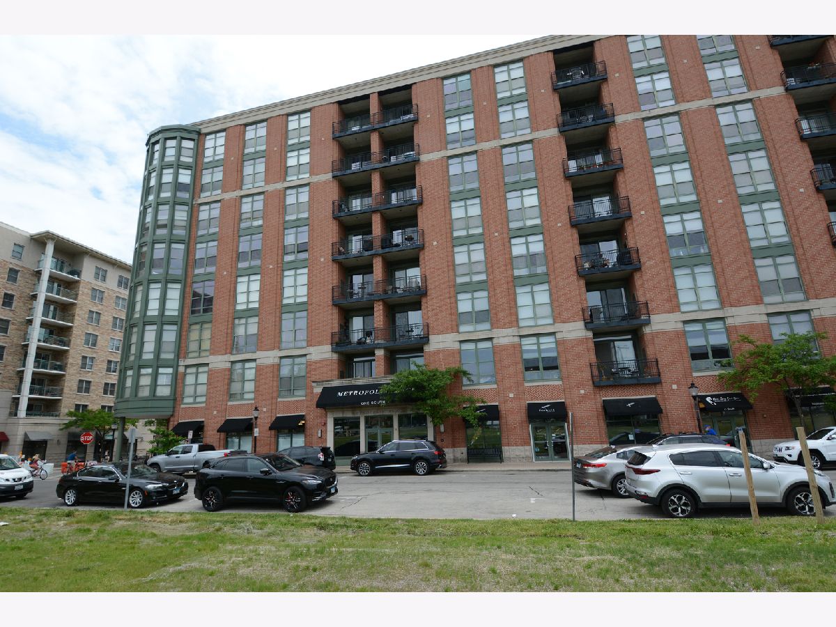 Condominiums Rented Metropolis Arlington Heights Illinois, 1 Highland